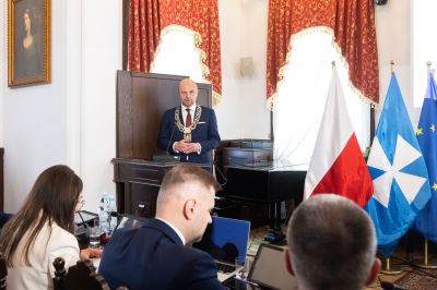 zdjęcie z pierwszej sesji Rady Miasta Rzeszowa IX kadencji, podczas kt&oacute;rej odbyło się uroczyste ślubowanie Prezydenta Miasta Rzeszowa Konrada Fijołka, fot. Grzegorz Bukała, Urząd Miasta Rzeszowa